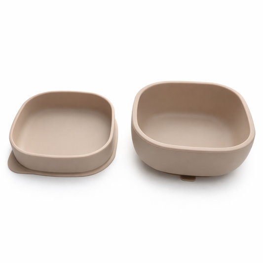 NYHET 2-i-1 silikonskål og tallerken med sugekopp for baby med lokk - Sandstone