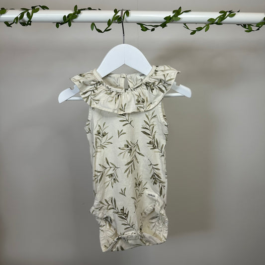 Newbie romper med olivenprint